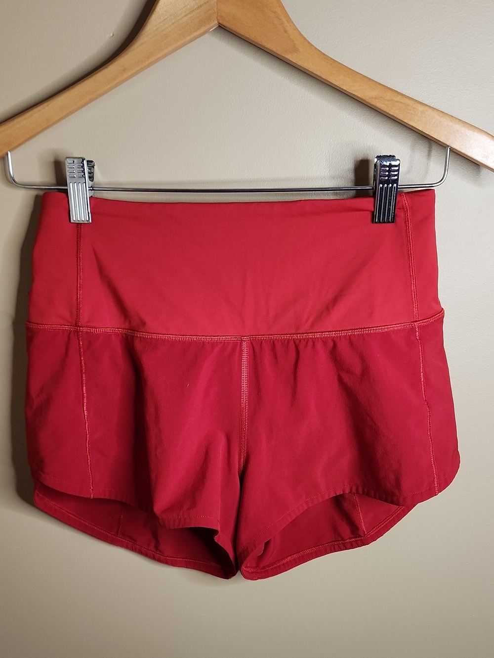Lululemon Speed Up Short *2.5"  in Dark Red. Size 2. #W7BEXS
